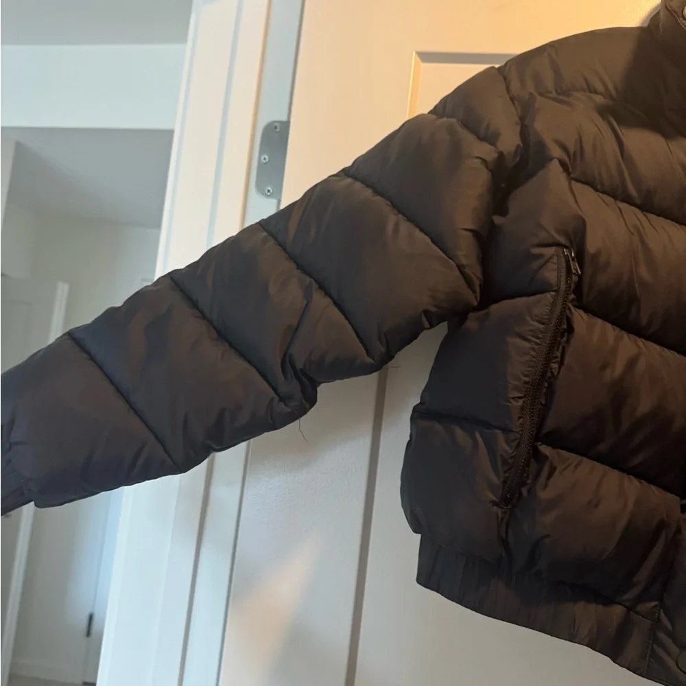 Women's Alo YogaBlack Puffer Jacket - Picture 4 of 6